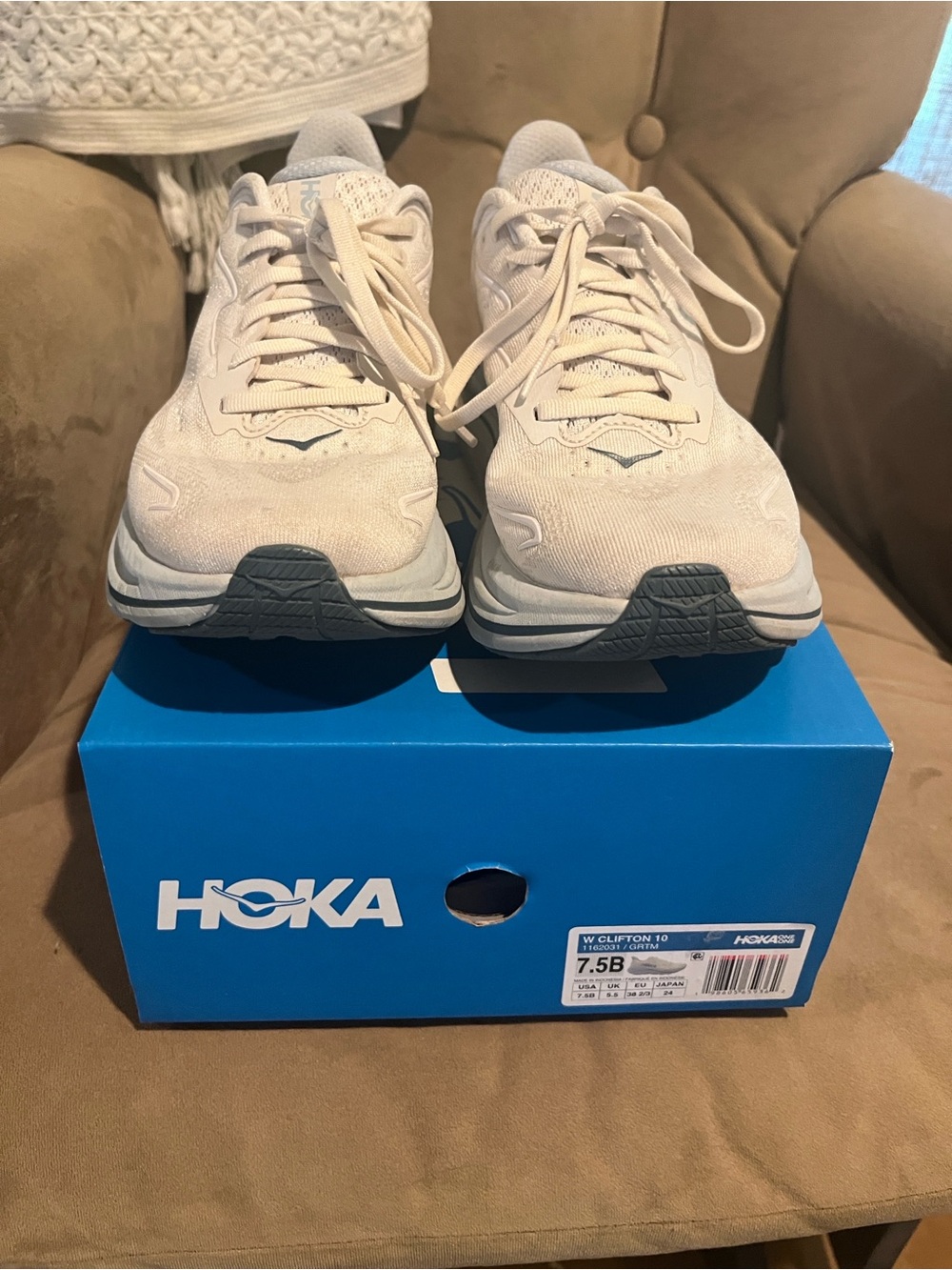 Light blue/white 7.5 Clifton 10 Hoka women’s shoes